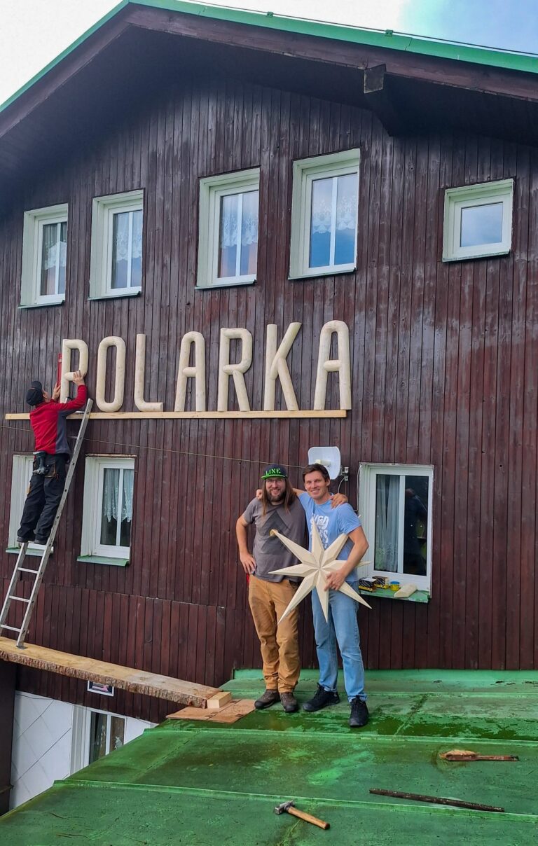 Nápis na horské chalupě